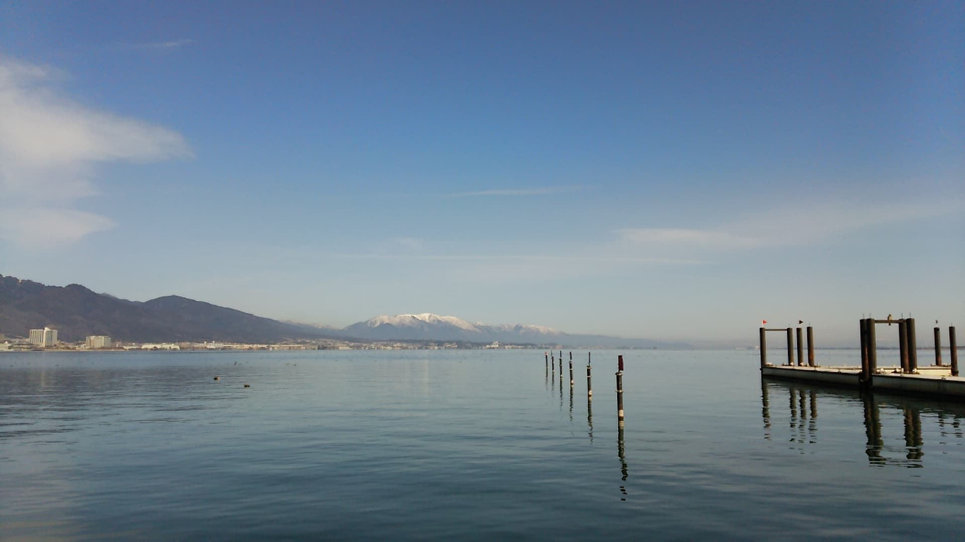 びわ湖ホール沿いのびわ湖の風景